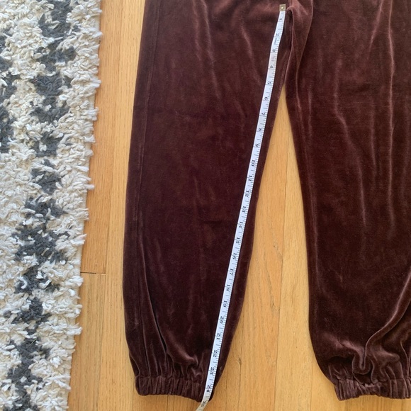 Nili Lotan // Lyvia Velour Jogger in Mocha - Picture 9 of 14